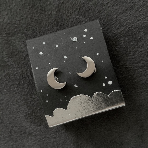✨ Silver // Mini Moon Earrings - Picture 1 of 3